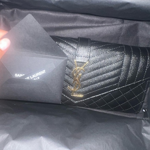 YSL-ENVELOPE LARGE FLAP WALLET IN GRAIN DE POUDRE
EMBOSSED LEATHER - Picture 11 of 14